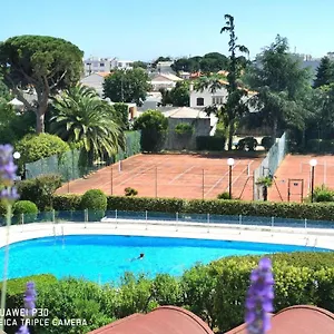 2 Pieces Climatise-wifi / 4 Voyageurs / Boxe Prive / 2 Piscines / 2 Tennis / Petanque / Pingpong Appartement